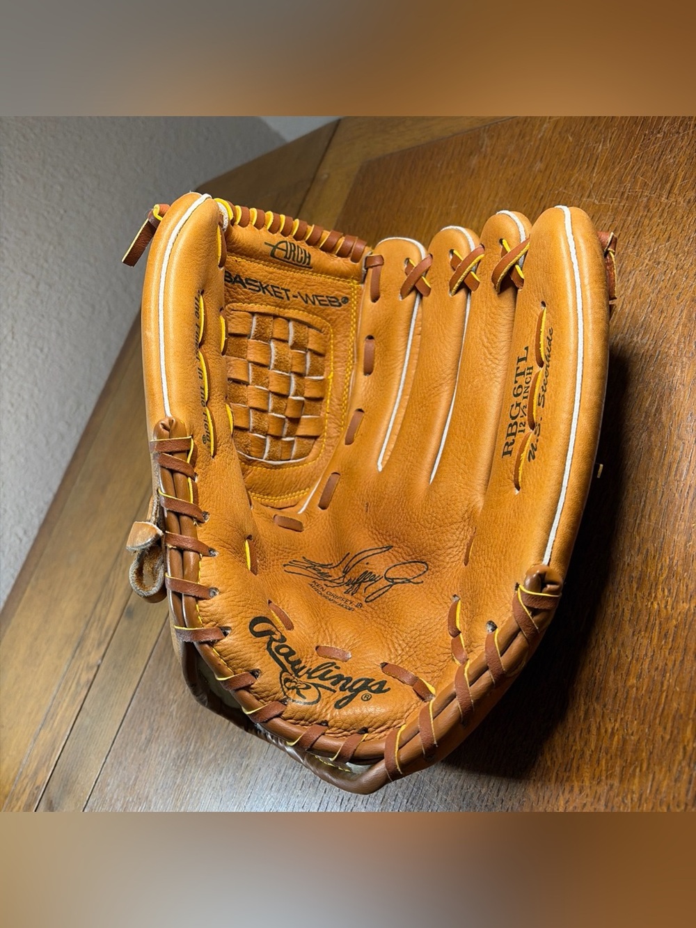 Rawlings 12 1/2” Leather Baseball Glove Basket Web Left Hand Right Hand Throw